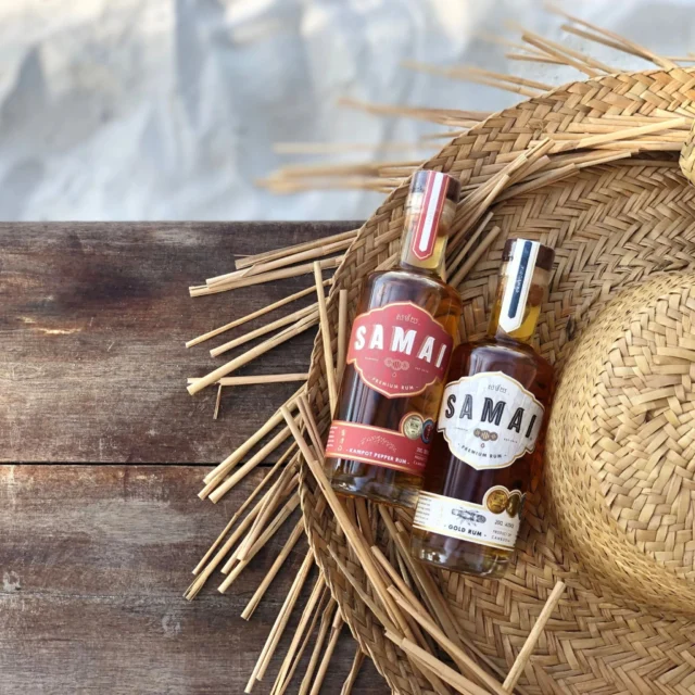 nareszcie jest ❗️

🇰🇭 Pierwszy w swoim rodzaju rum @samaidistillery  Kampot Pepper jest bardzo zaskakujący i zachwycający. Specjalnie wykonany z mieszanki aromatycznego, czerwonego pieprzu Kampot w połączeniu ze starannie wyselekcjonowanym starzonym rumem 🥃🤌

#rum #rumspiced #rumlovers #brqndbuilding #everythingbesidesordinary #niemogliśmysiędoczekać